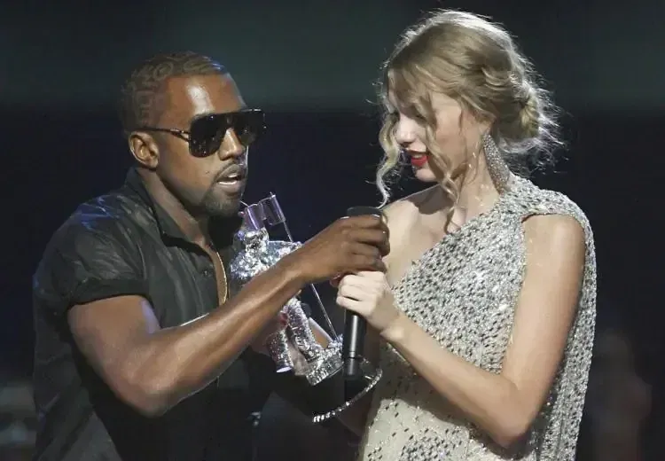 kanye taylor swift mic
