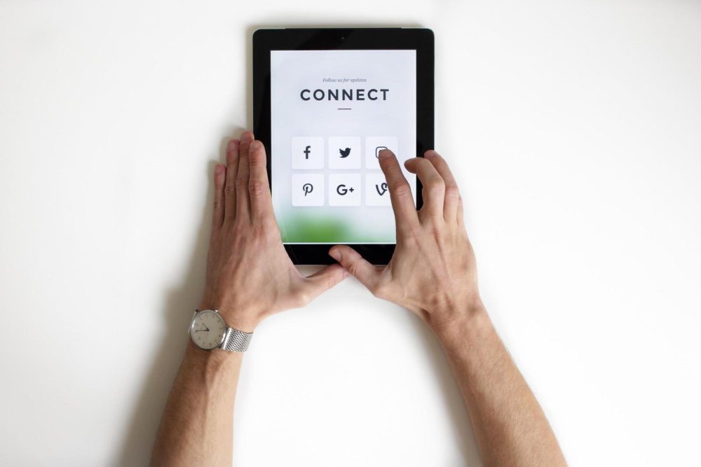 Instagram Ad Cross-Channel Promotion