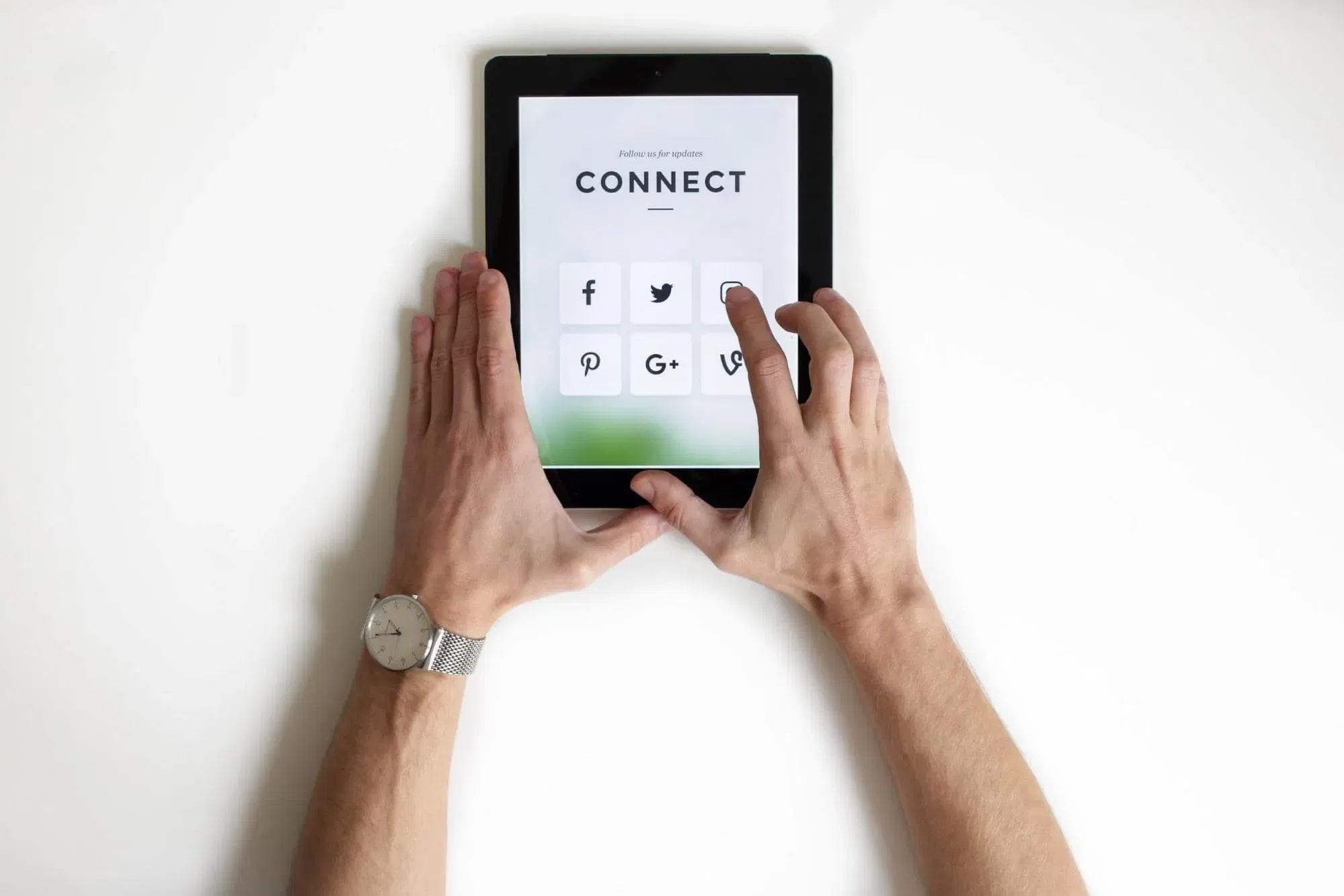 Instagram Ad Cross-Channel Promotion